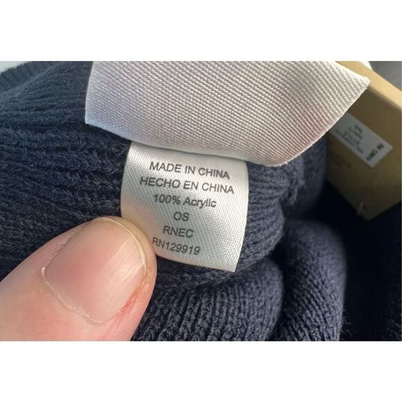 NWT Levi’s Basic Black Stretchy Warm Beanie Style Hat - Picture 4 of 4